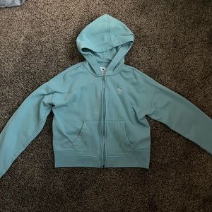 Abercrombie Kids cropped jacket in teal size 13/14